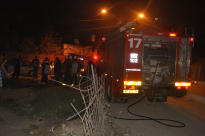  بالصور: حريق كبير داخل أحد المنازل في حي المحطة بمدينة اللد 